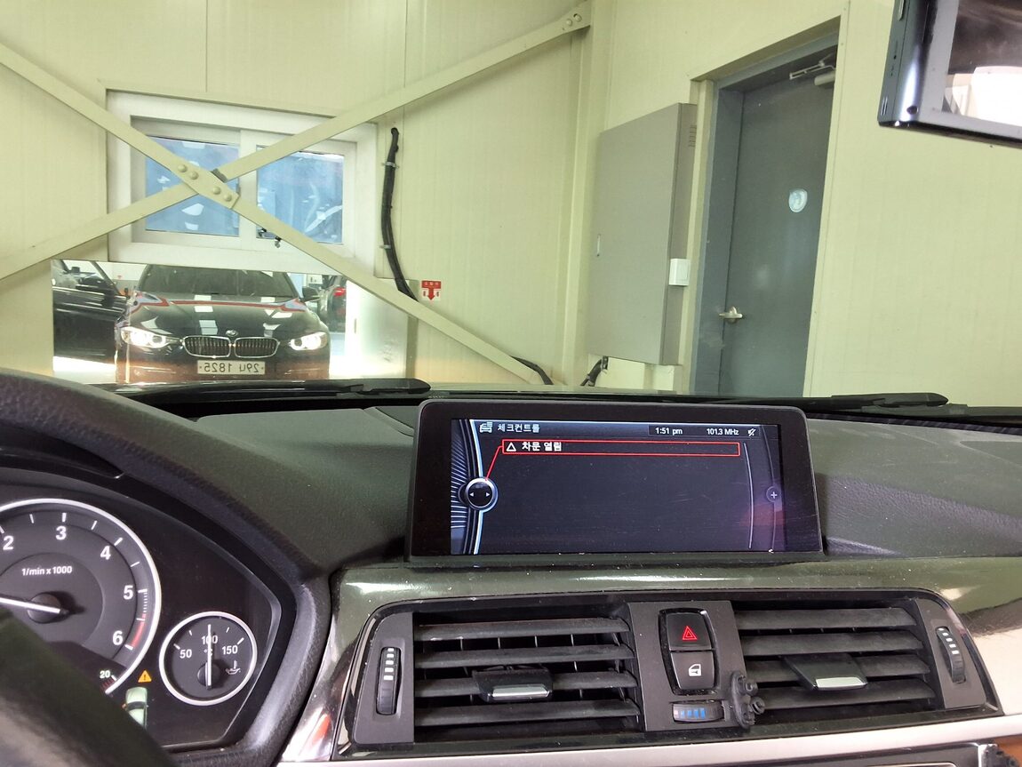 BMW 3 SERIES (6TH GEN) 320d LUXURY 2012 - zdjęcie 27