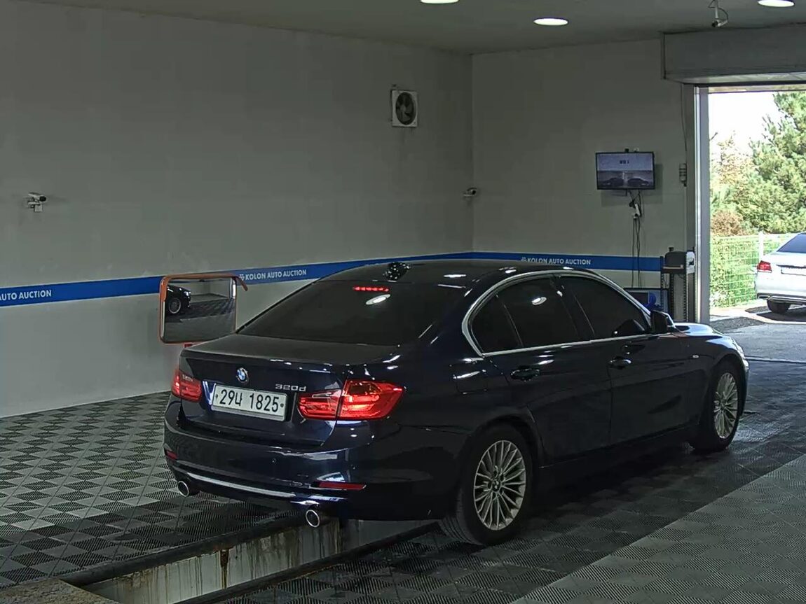 BMW 3 SERIES (6TH GEN) 320d LUXURY 2012 - zdjęcie 5