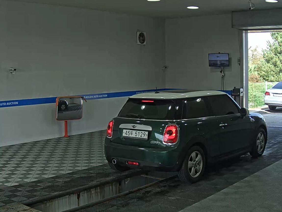 MINI COOPER (3RD GEN) 1.5 D MID 2015 - zdjęcie 5