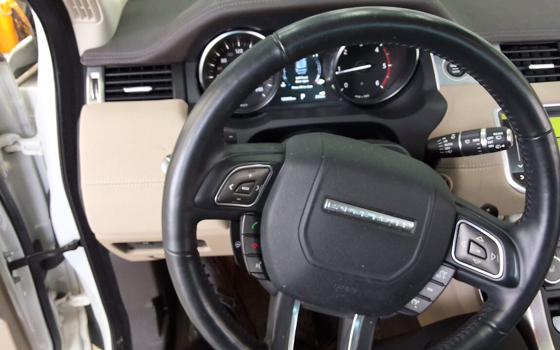 LAND ROVER RANGE ROVER EVOQUE 2.0 TD4 SE 2018 - zdjęcie 17