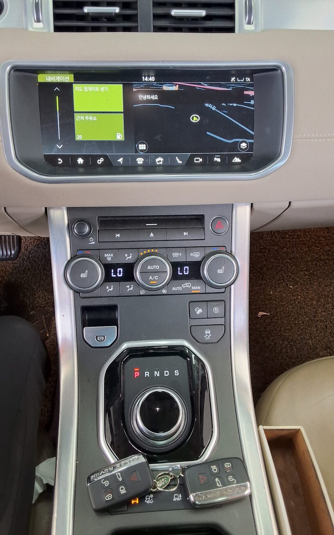 LAND ROVER RANGE ROVER EVOQUE 2.0 TD4 SE 2018 - zdjęcie 18