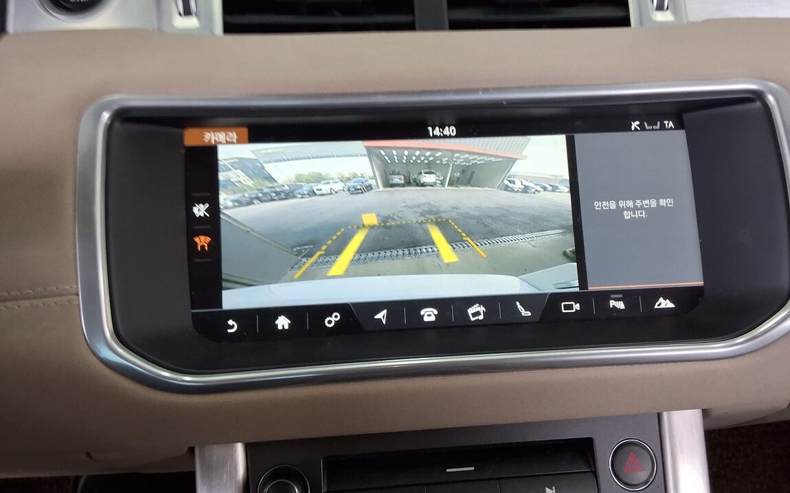 LAND ROVER RANGE ROVER EVOQUE 2.0 TD4 SE 2018 - zdjęcie 19