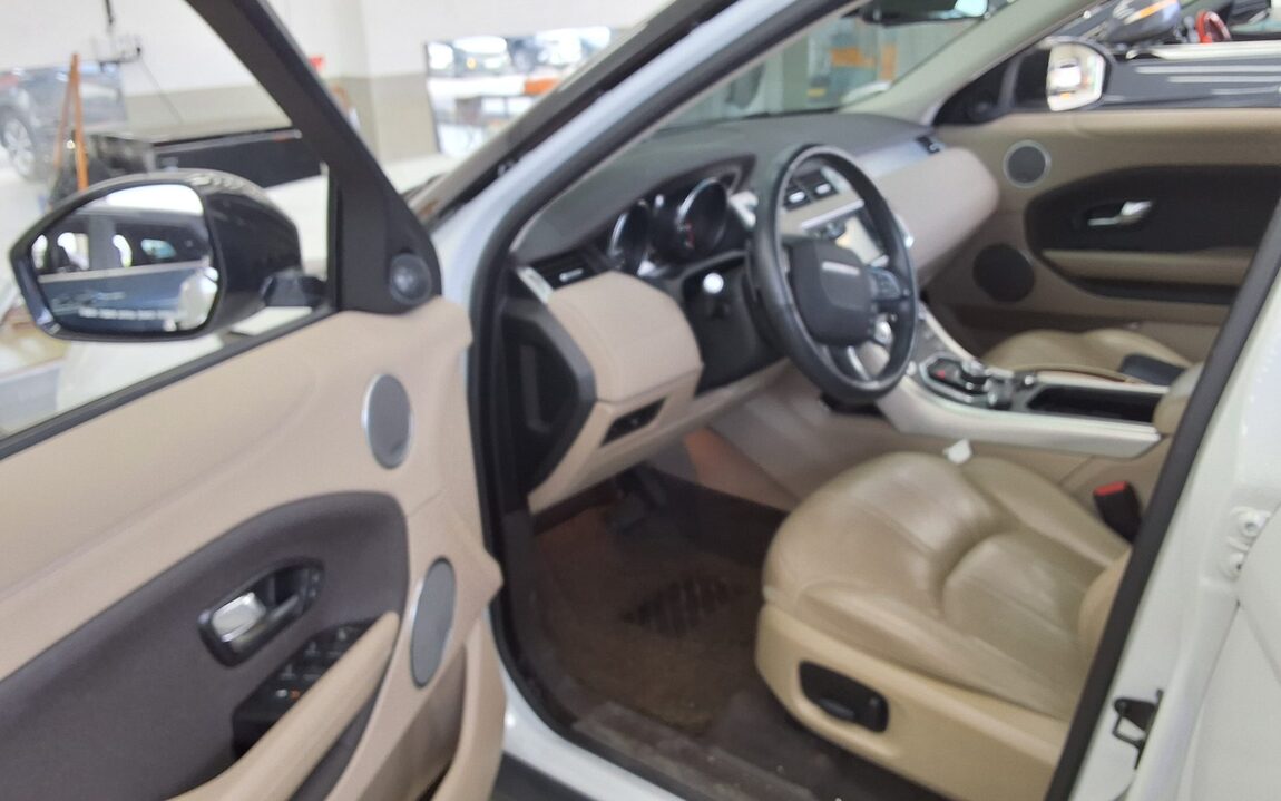 LAND ROVER RANGE ROVER EVOQUE 2.0 TD4 SE 2018 - zdjęcie 10