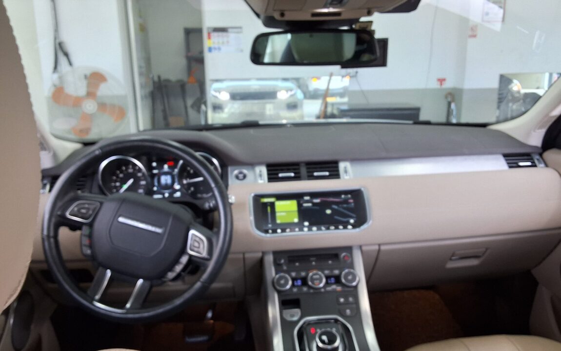 LAND ROVER RANGE ROVER EVOQUE 2.0 TD4 SE 2018 - zdjęcie 11