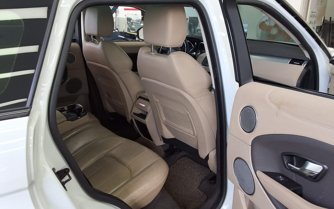 LAND ROVER RANGE ROVER EVOQUE 2.0 TD4 SE 2018 - zdjęcie 13