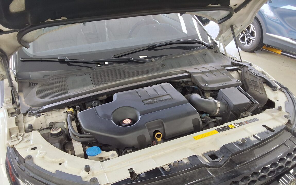 LAND ROVER RANGE ROVER EVOQUE 2.0 TD4 SE 2018 - zdjęcie 22