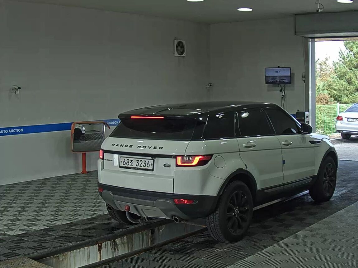 LAND ROVER RANGE ROVER EVOQUE 2.0 TD4 SE 2018 - zdjęcie 5