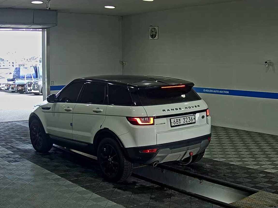 LAND ROVER RANGE ROVER EVOQUE 2.0 TD4 SE 2018 - zdjęcie 6