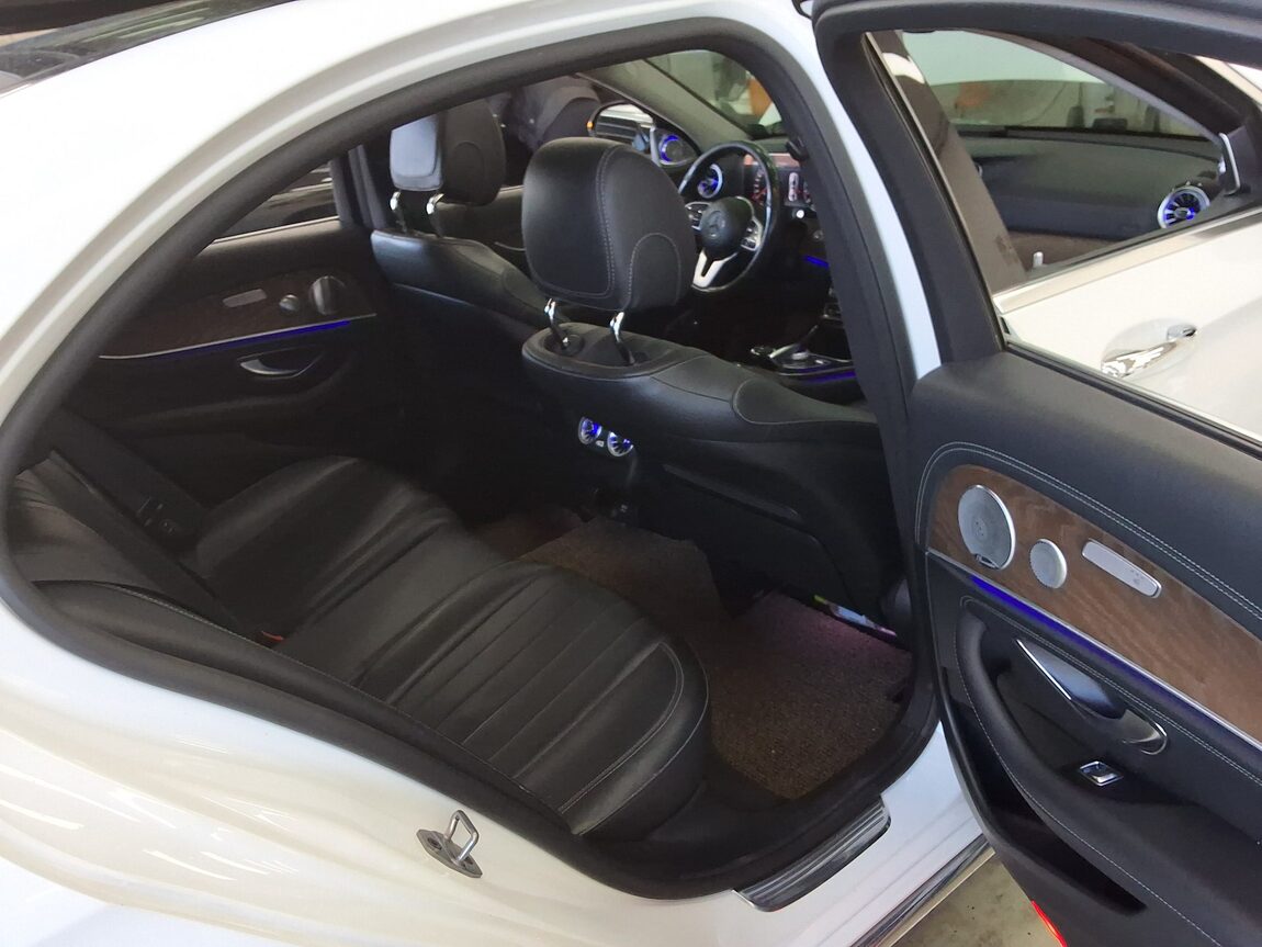 MERCEDES-BENZ E-CLASS (5TH GEN) E300 4MATIC EXCLUSIVE 2019 - zdjęcie 13