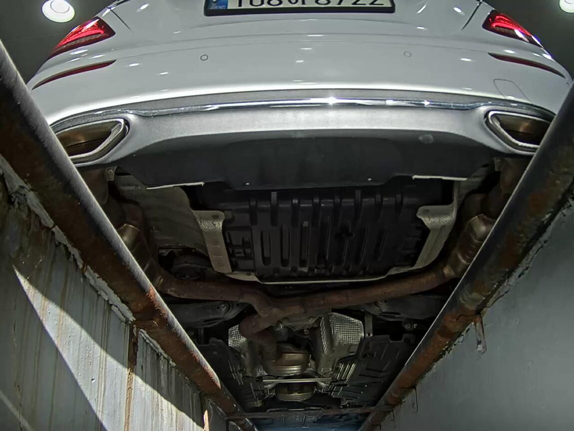 MERCEDES-BENZ E-CLASS (5TH GEN) E300 4MATIC EXCLUSIVE 2019 - zdjęcie 8