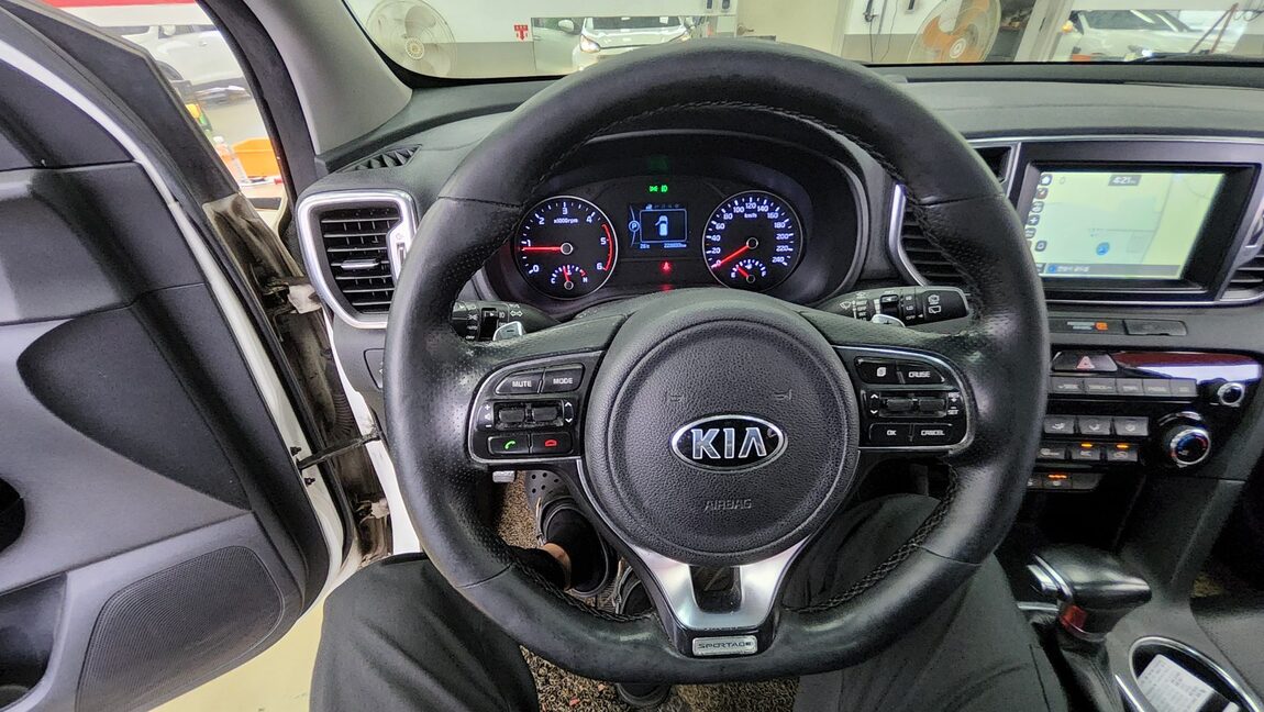 KIA NEW SPORTAGE R2.0 2WD NOBLESSE 2016 - zdjęcie 17