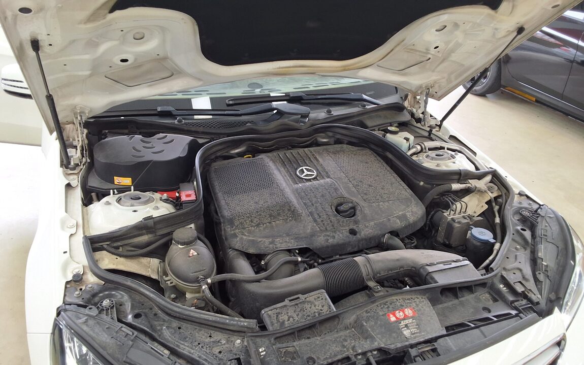 MERCEDES-BENZ E-CLASS (4TH GEN) E220 CDI BLUETEC AVANTGARDE 2016 - zdjęcie 21