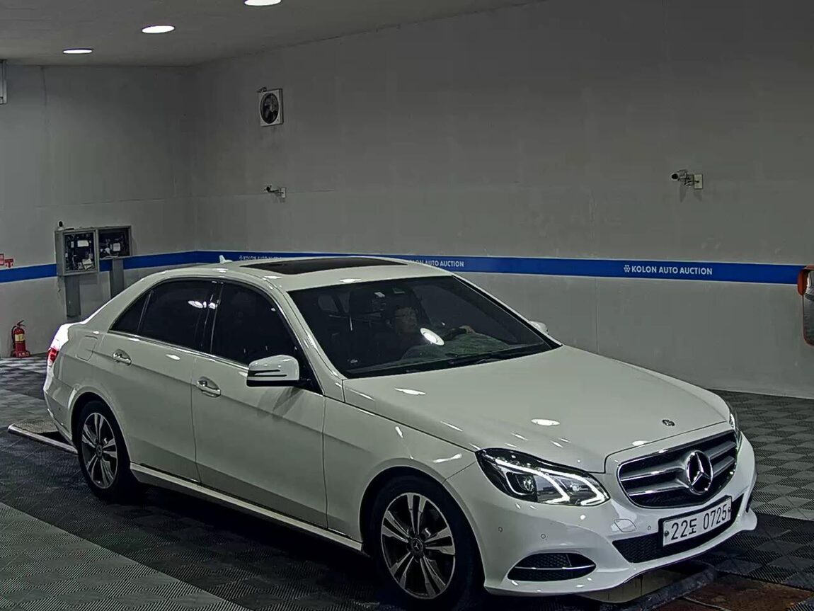 MERCEDES-BENZ E-CLASS (4TH GEN) E220 CDI BLUETEC AVANTGARDE 2016 - zdjęcie 3