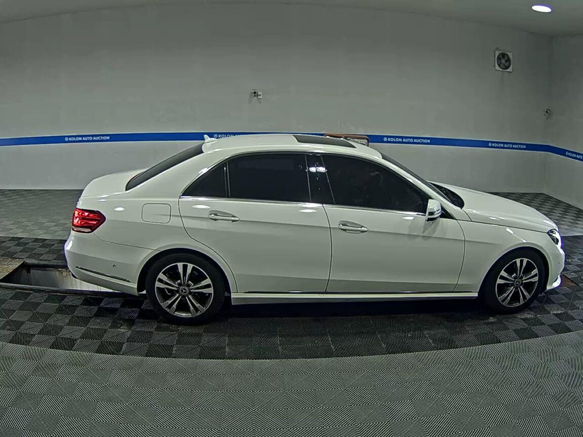 MERCEDES-BENZ E-CLASS (4TH GEN) E220 CDI BLUETEC AVANTGARDE 2016 - zdjęcie 4