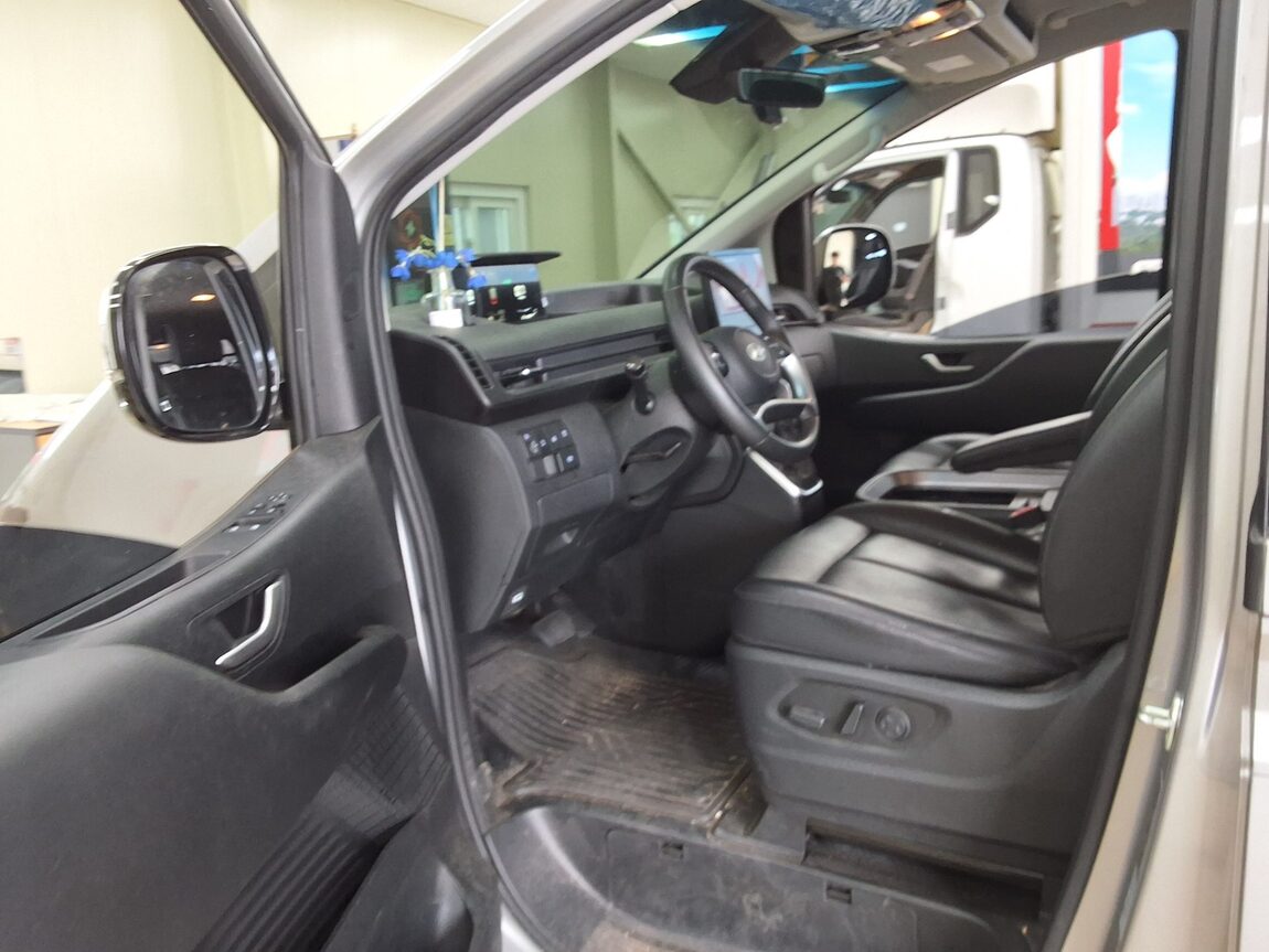 HYUNDAI STARIA 2.2 DIESEL CARGO 5-SEATER MODERN 2025 - zdjęcie 11