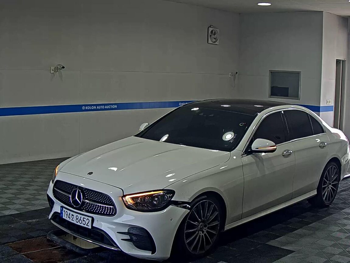 MERCEDES-BENZ E-CLASS (5TH GEN) E350 4MATIC AMG LINE 2022 - zdjęcie 2