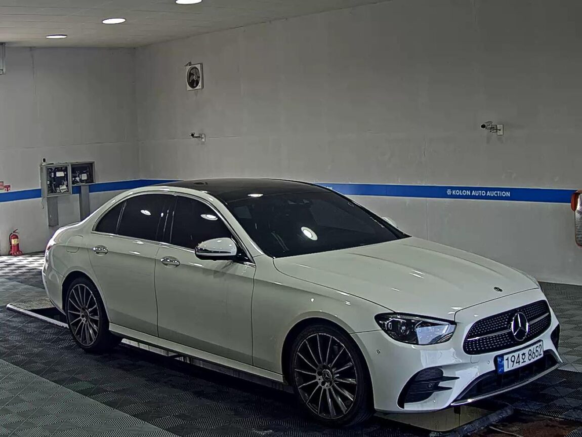 MERCEDES-BENZ E-CLASS (5TH GEN) E350 4MATIC AMG LINE 2022 - zdjęcie 3