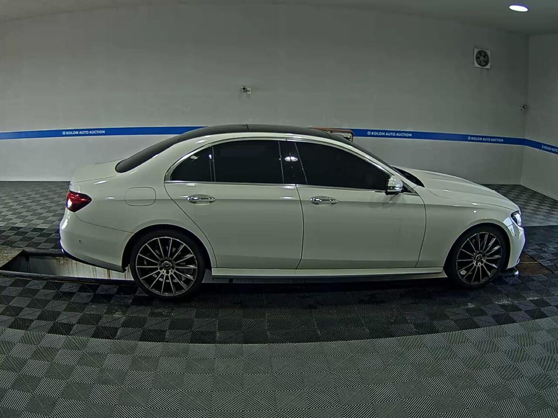 MERCEDES-BENZ E-CLASS (5TH GEN) E350 4MATIC AMG LINE 2022 - zdjęcie 4