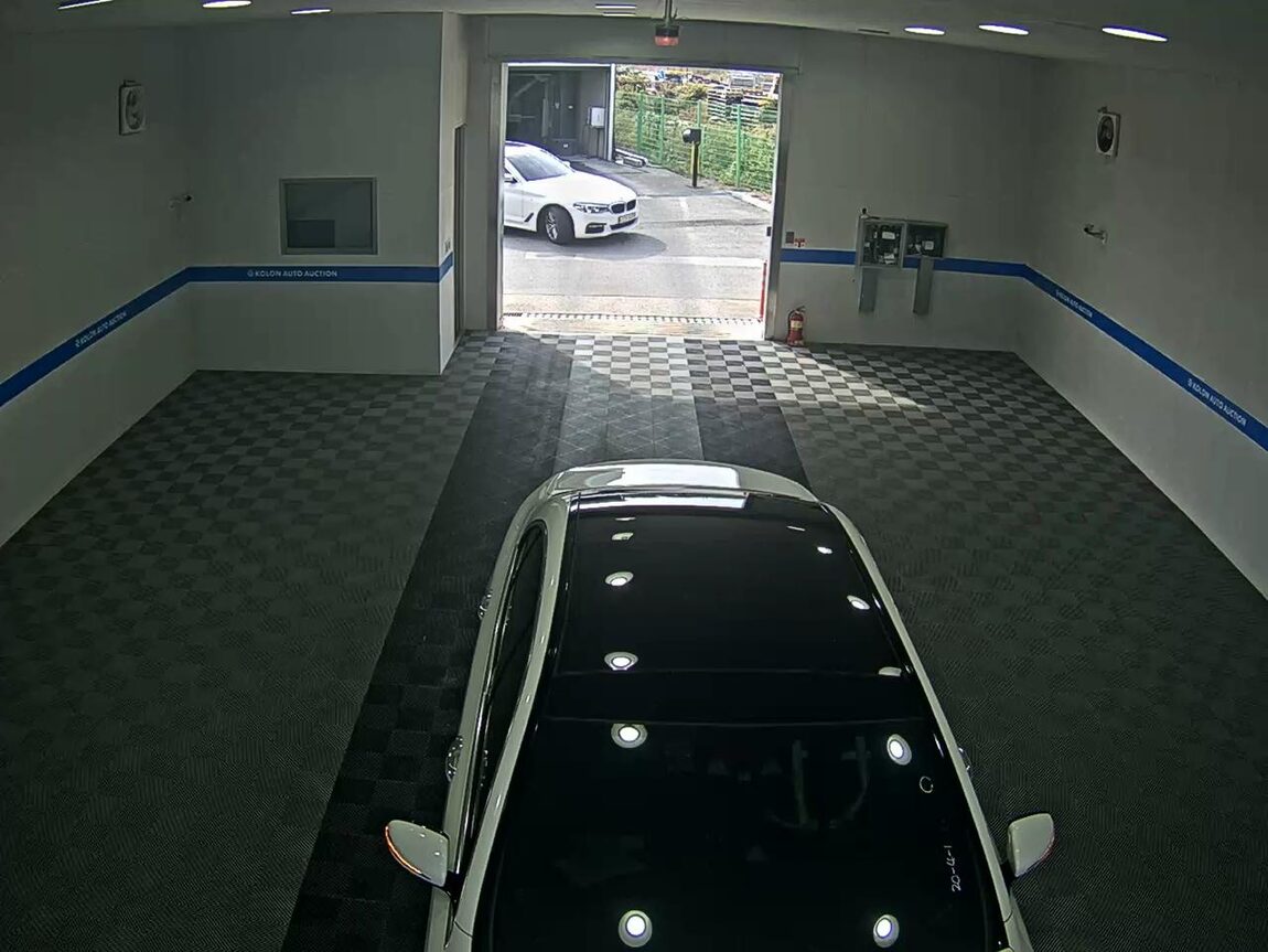 MERCEDES-BENZ E-CLASS (5TH GEN) E350 4MATIC AMG LINE 2022 - zdjęcie 7