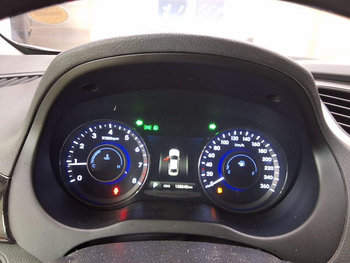 HYUNDAI GRANDEUR HG HG 300 EXCLUSIVE 2014 - zdjęcie 10