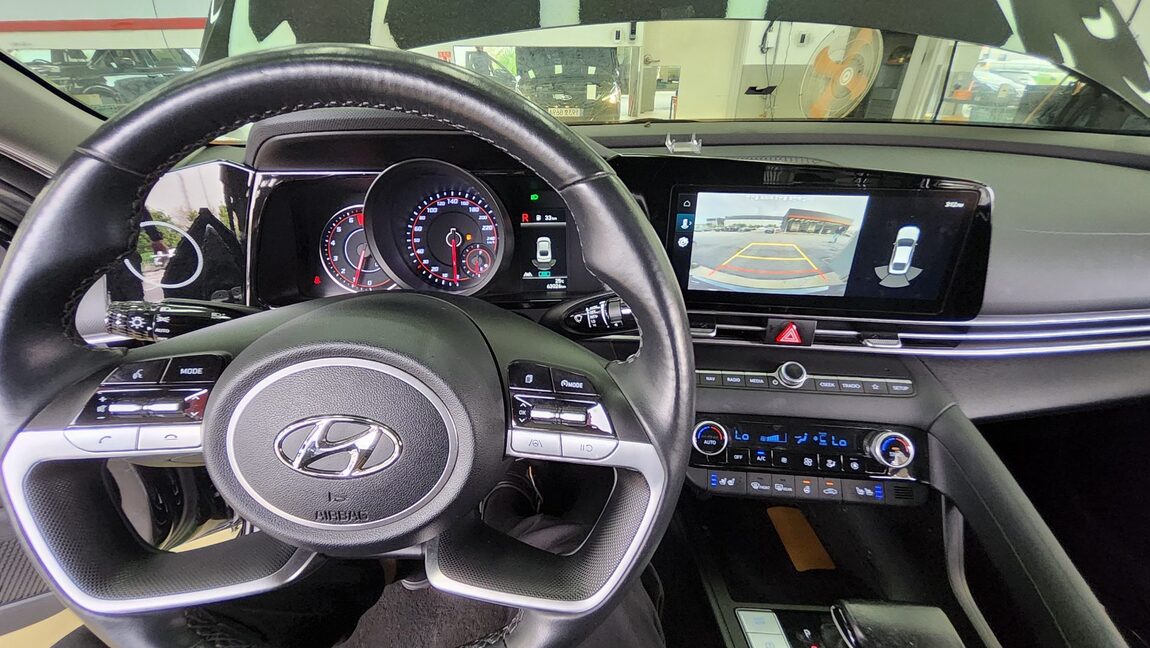 HYUNDAI AVANTE (CN7) 1.6 GASOLINE MODERN 2023 - zdjęcie 18