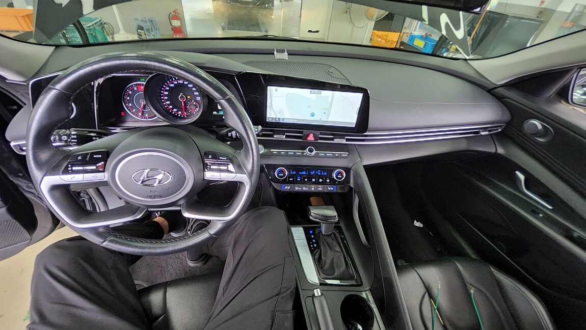 HYUNDAI AVANTE (CN7) 1.6 GASOLINE MODERN 2023 - zdjęcie 11