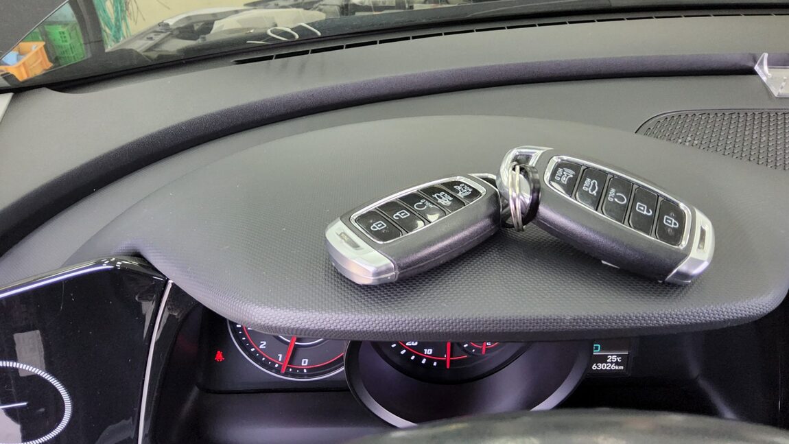 HYUNDAI AVANTE (CN7) 1.6 GASOLINE MODERN 2023 - zdjęcie 19