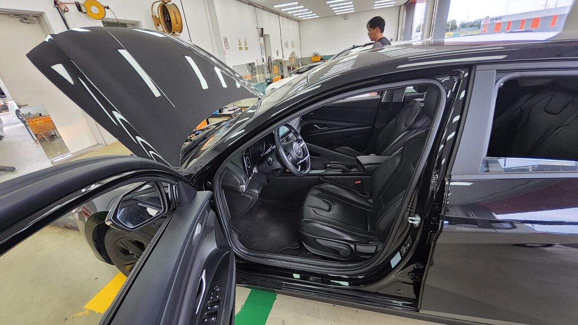 HYUNDAI AVANTE (CN7) 1.6 GASOLINE MODERN 2023 - zdjęcie 10