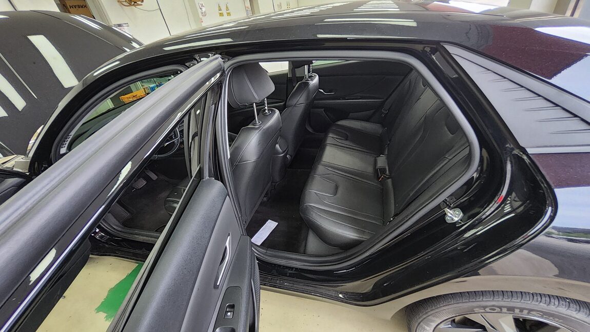 HYUNDAI AVANTE (CN7) 1.6 GASOLINE MODERN 2023 - zdjęcie 12