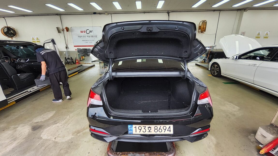 HYUNDAI AVANTE (CN7) 1.6 GASOLINE MODERN 2023 - zdjęcie 15