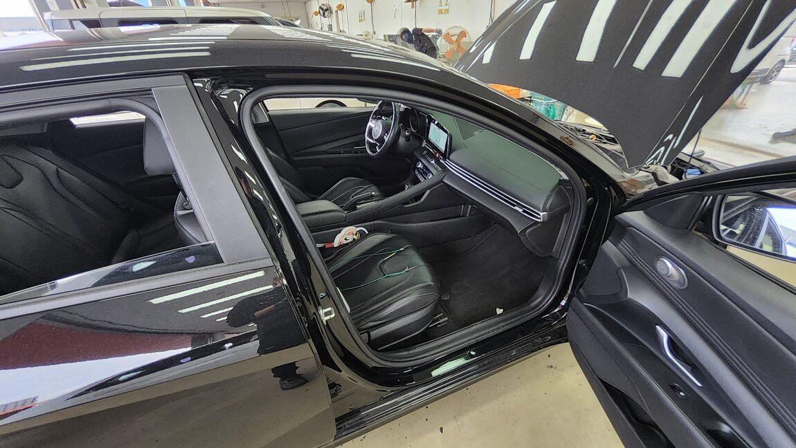 HYUNDAI AVANTE (CN7) 1.6 GASOLINE MODERN 2023 - zdjęcie 14