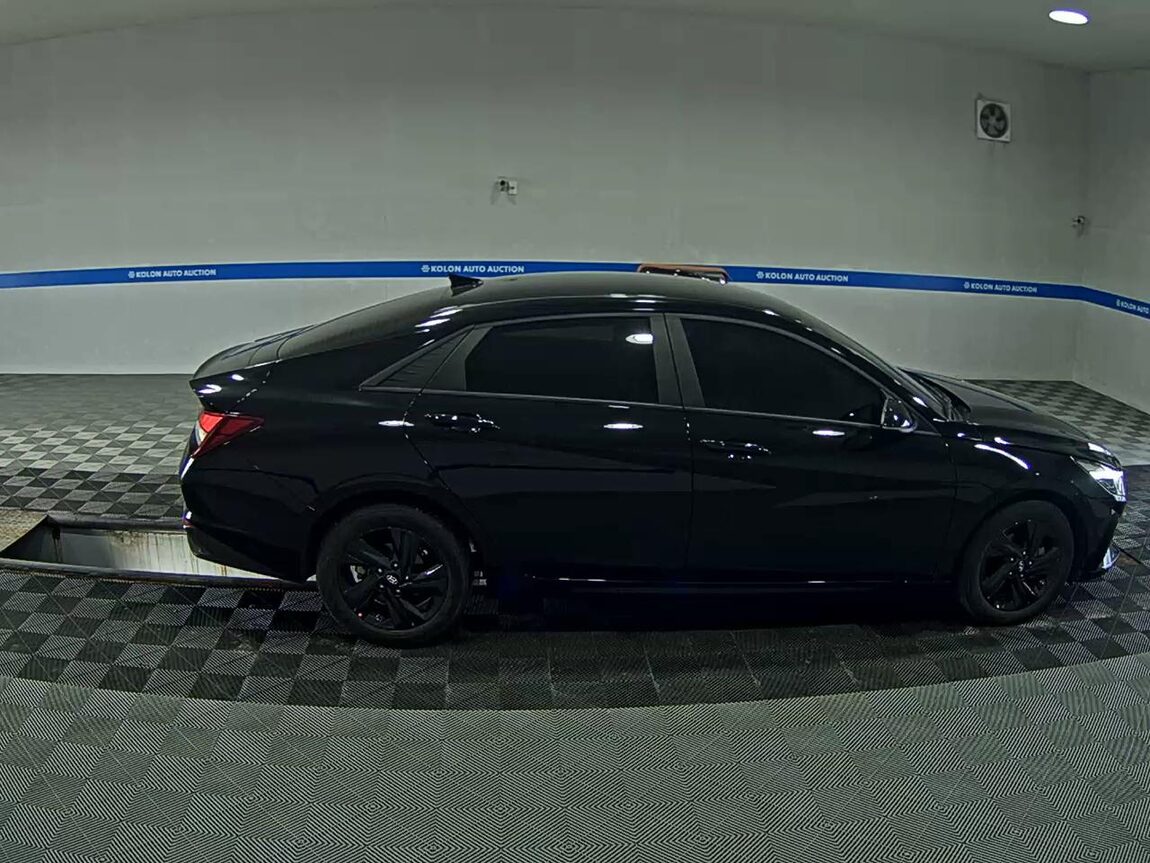 HYUNDAI AVANTE (CN7) 1.6 GASOLINE MODERN 2023 - zdjęcie 4