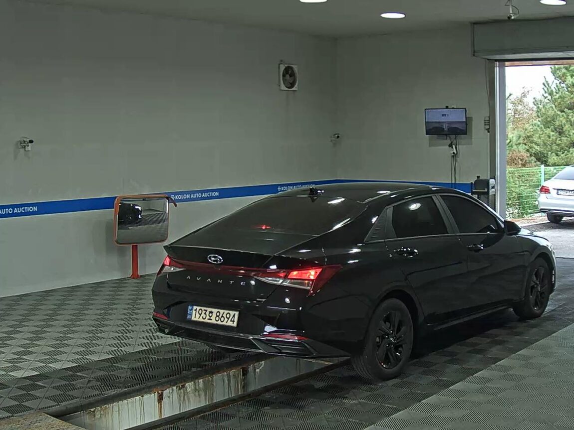 HYUNDAI AVANTE (CN7) 1.6 GASOLINE MODERN 2023 - zdjęcie 5