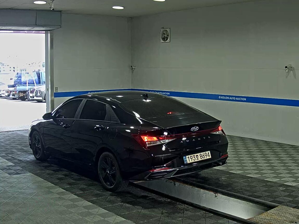 HYUNDAI AVANTE (CN7) 1.6 GASOLINE MODERN 2023 - zdjęcie 6