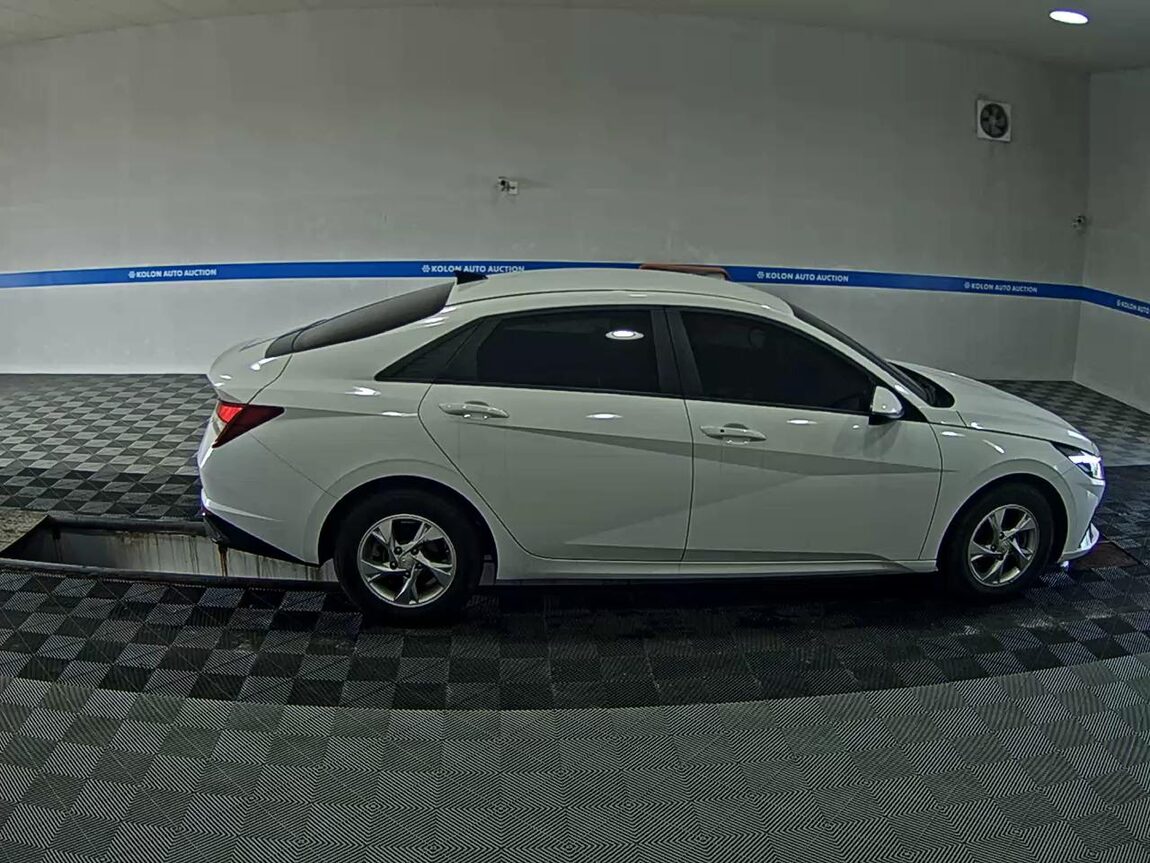 HYUNDAI AVANTE (CN7) 1.6 GASOLINE MODERN 2021 - zdjęcie 4