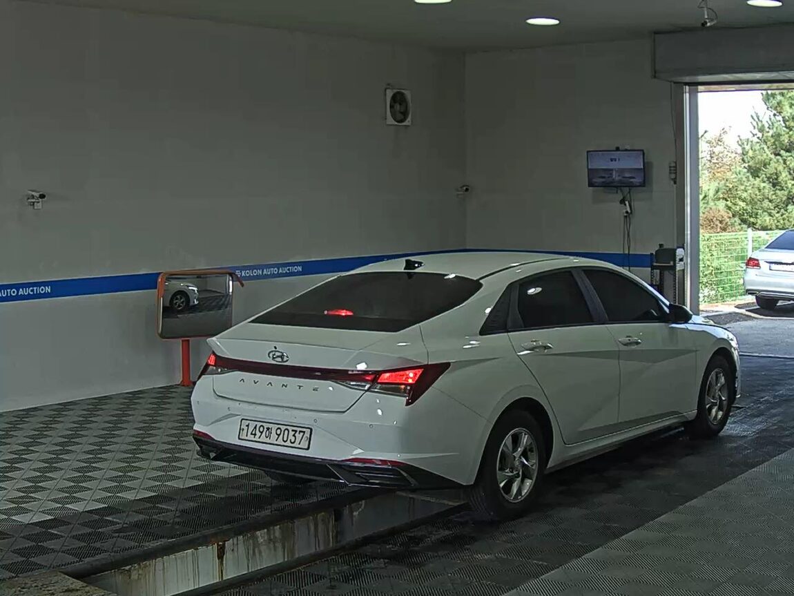 HYUNDAI AVANTE (CN7) 1.6 GASOLINE MODERN 2021 - zdjęcie 5