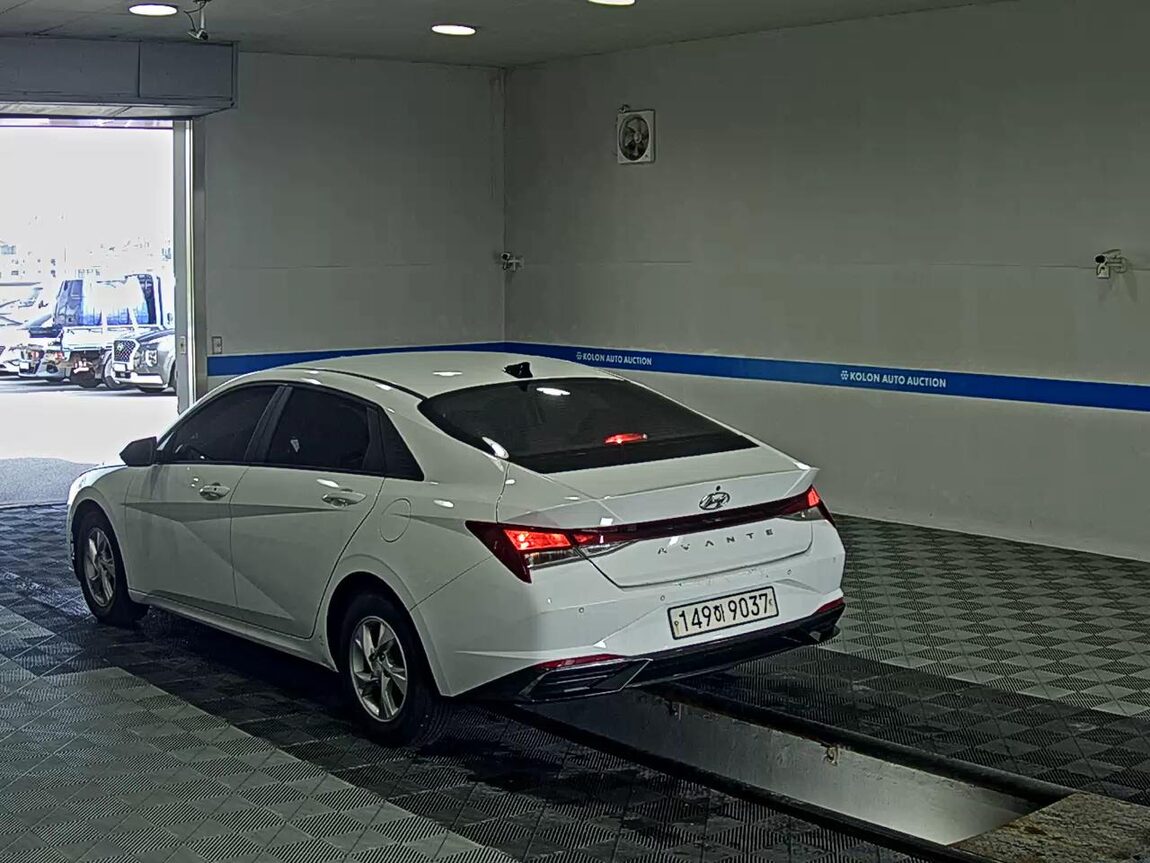 HYUNDAI AVANTE (CN7) 1.6 GASOLINE MODERN 2021 - zdjęcie 6