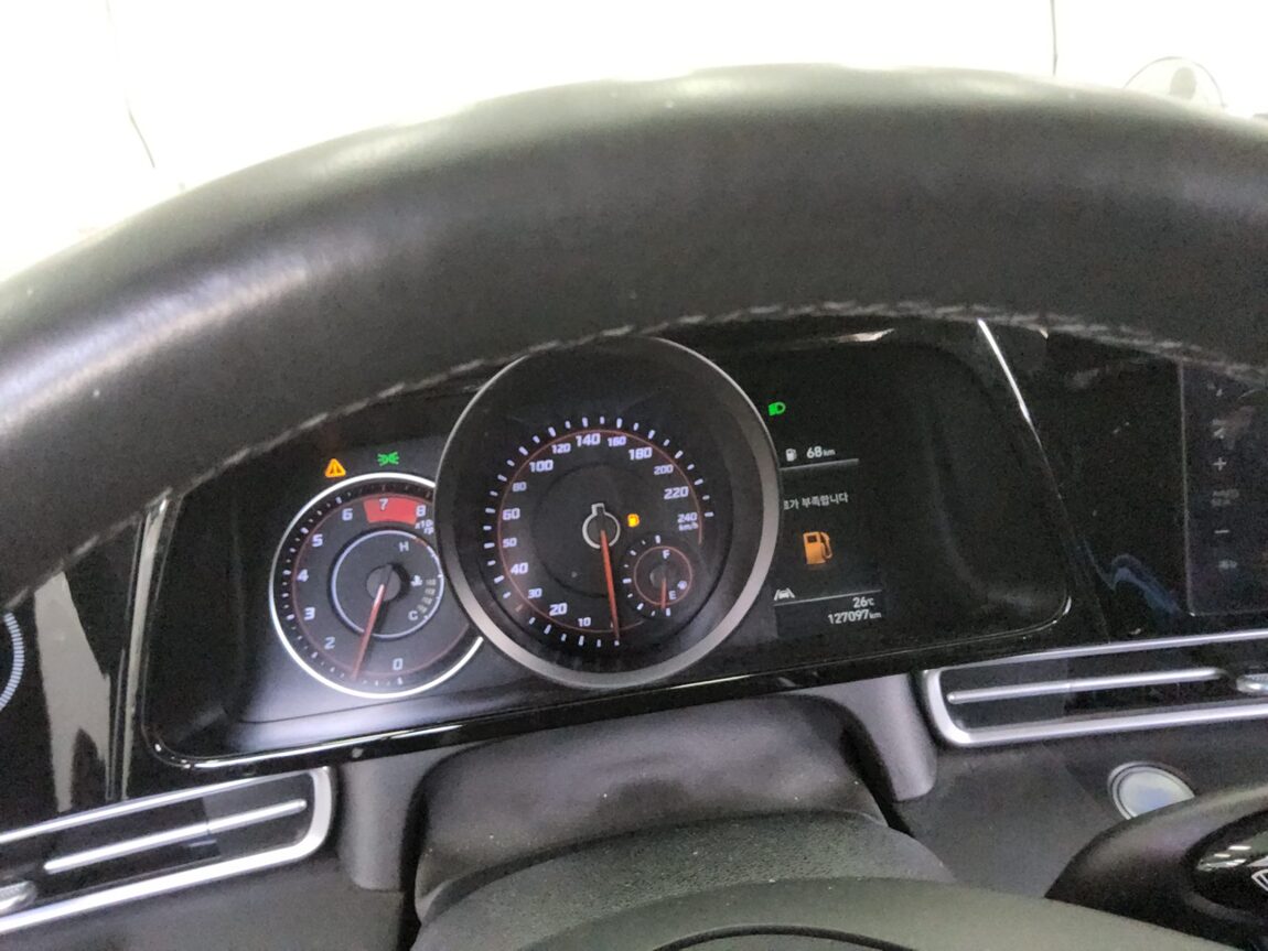 HYUNDAI AVANTE (CN7) 1.6 GASOLINE MODERN 2023 - zdjęcie 9