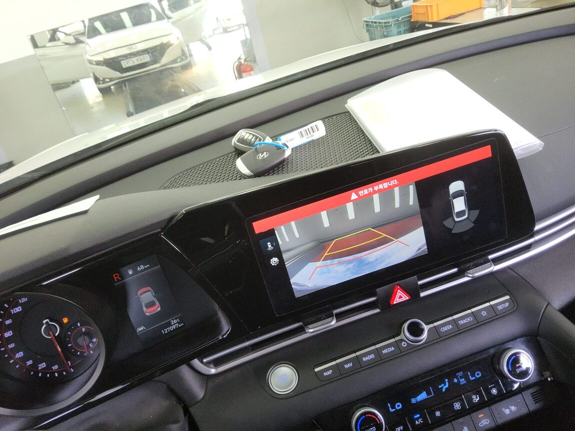 HYUNDAI AVANTE (CN7) 1.6 GASOLINE MODERN 2023 - zdjęcie 17