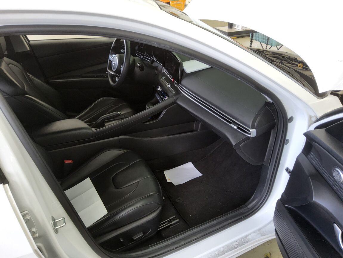 HYUNDAI AVANTE (CN7) 1.6 GASOLINE MODERN 2023 - zdjęcie 14