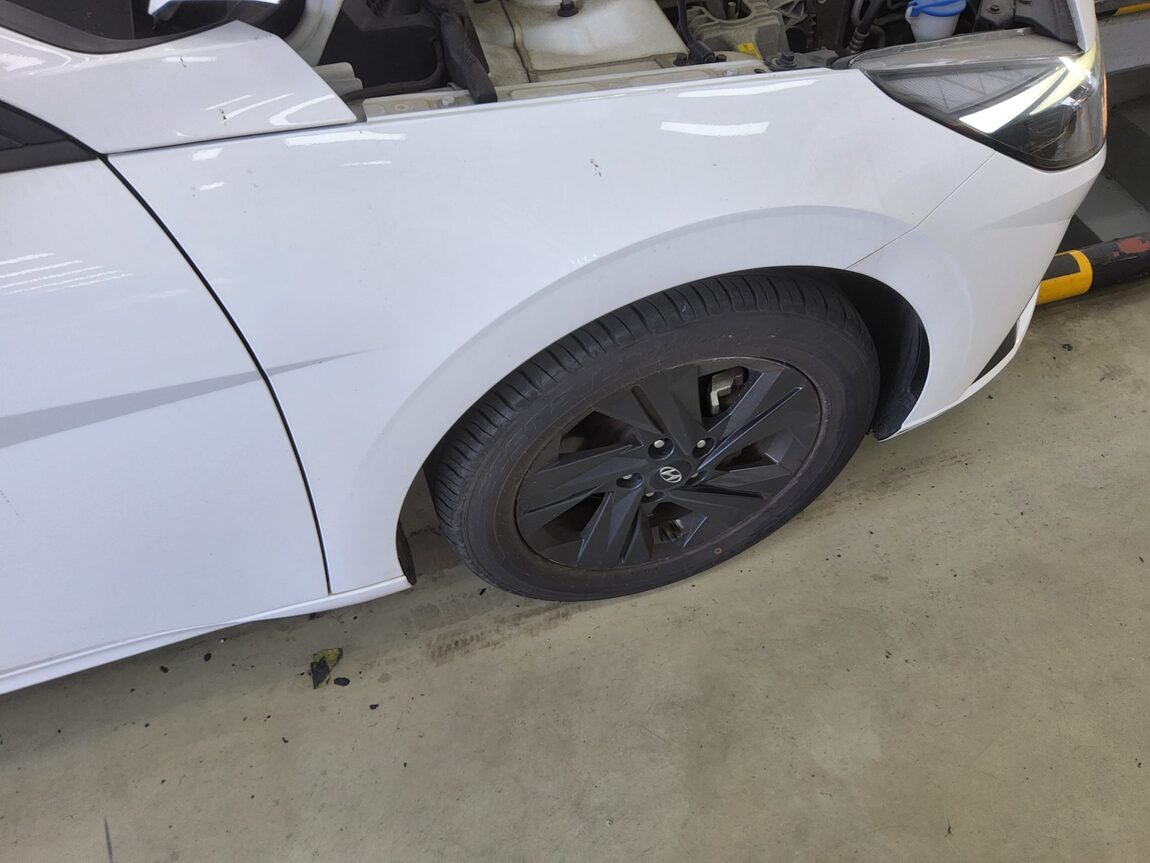 HYUNDAI AVANTE (CN7) 1.6 GASOLINE MODERN 2023 - zdjęcie 21
