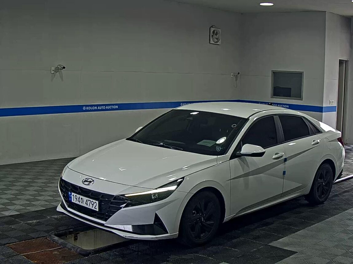 HYUNDAI AVANTE (CN7) 1.6 GASOLINE MODERN 2023 - zdjęcie 2