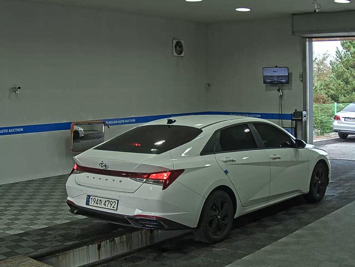 HYUNDAI AVANTE (CN7) 1.6 GASOLINE MODERN 2023 - zdjęcie 5