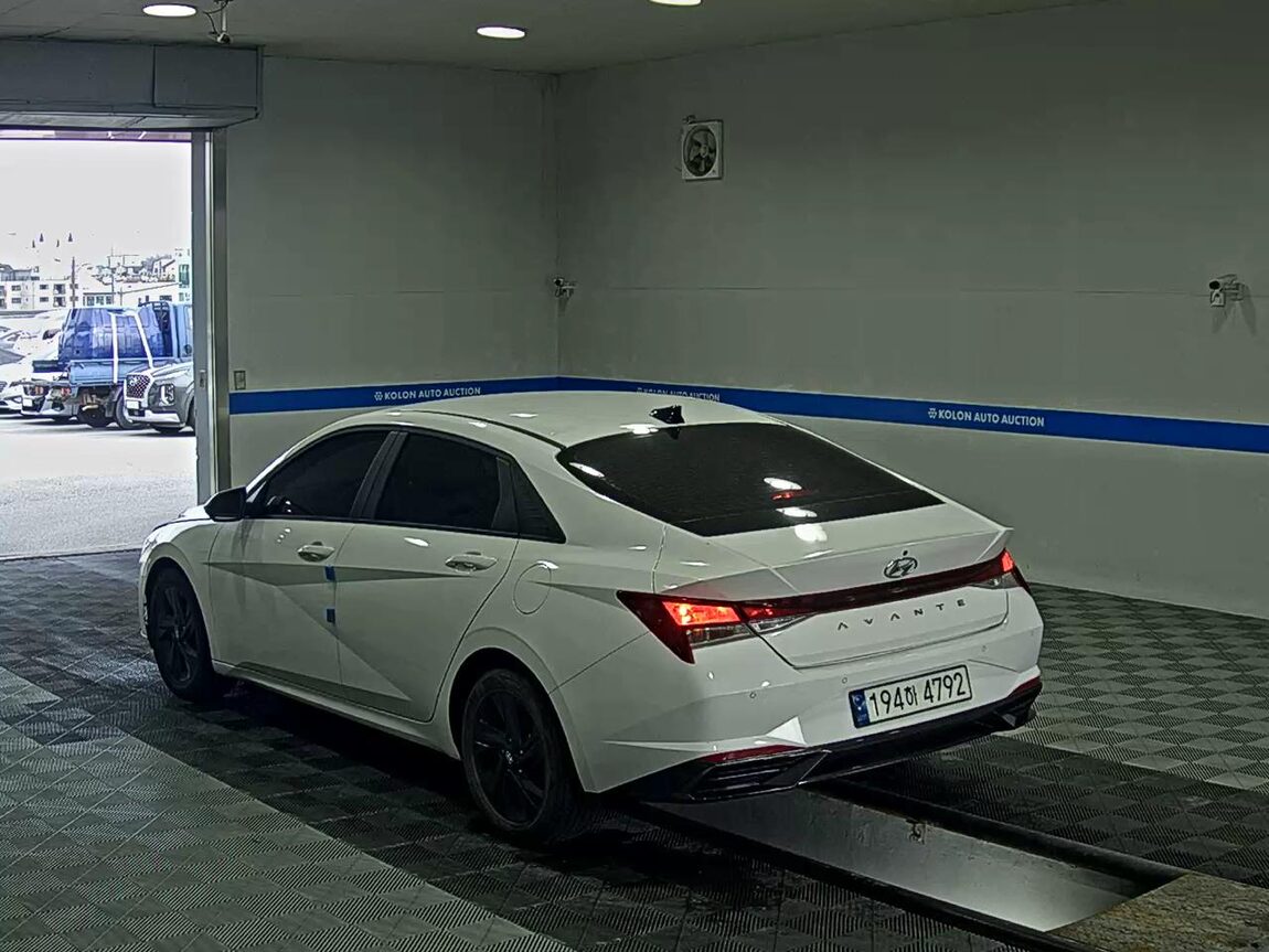 HYUNDAI AVANTE (CN7) 1.6 GASOLINE MODERN 2023 - zdjęcie 6