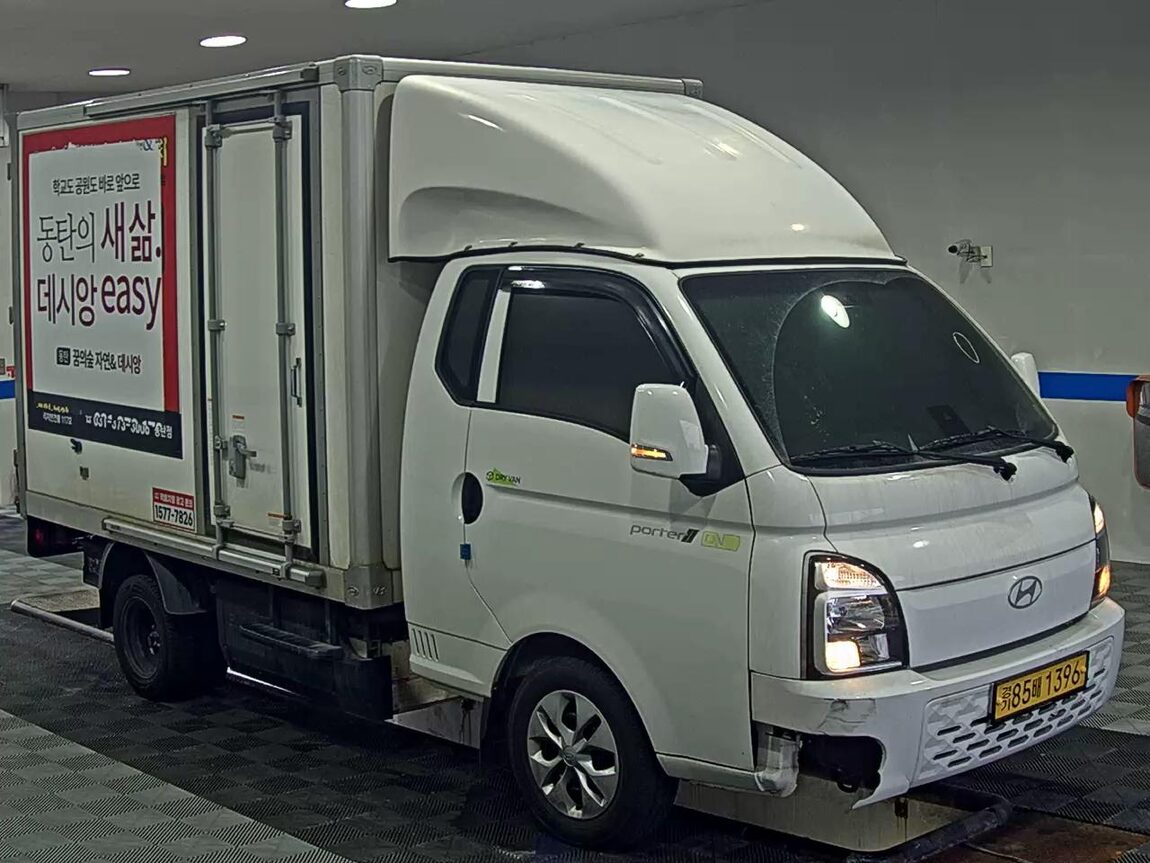 HYUNDAI PORTER II ELECTRIC BUILT-IN BOX TRUCK HIGH 2024 - zdjęcie 3