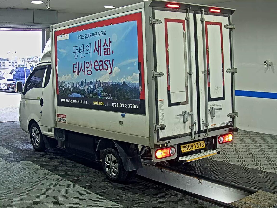 HYUNDAI PORTER II ELECTRIC BUILT-IN BOX TRUCK HIGH 2024 - zdjęcie 6