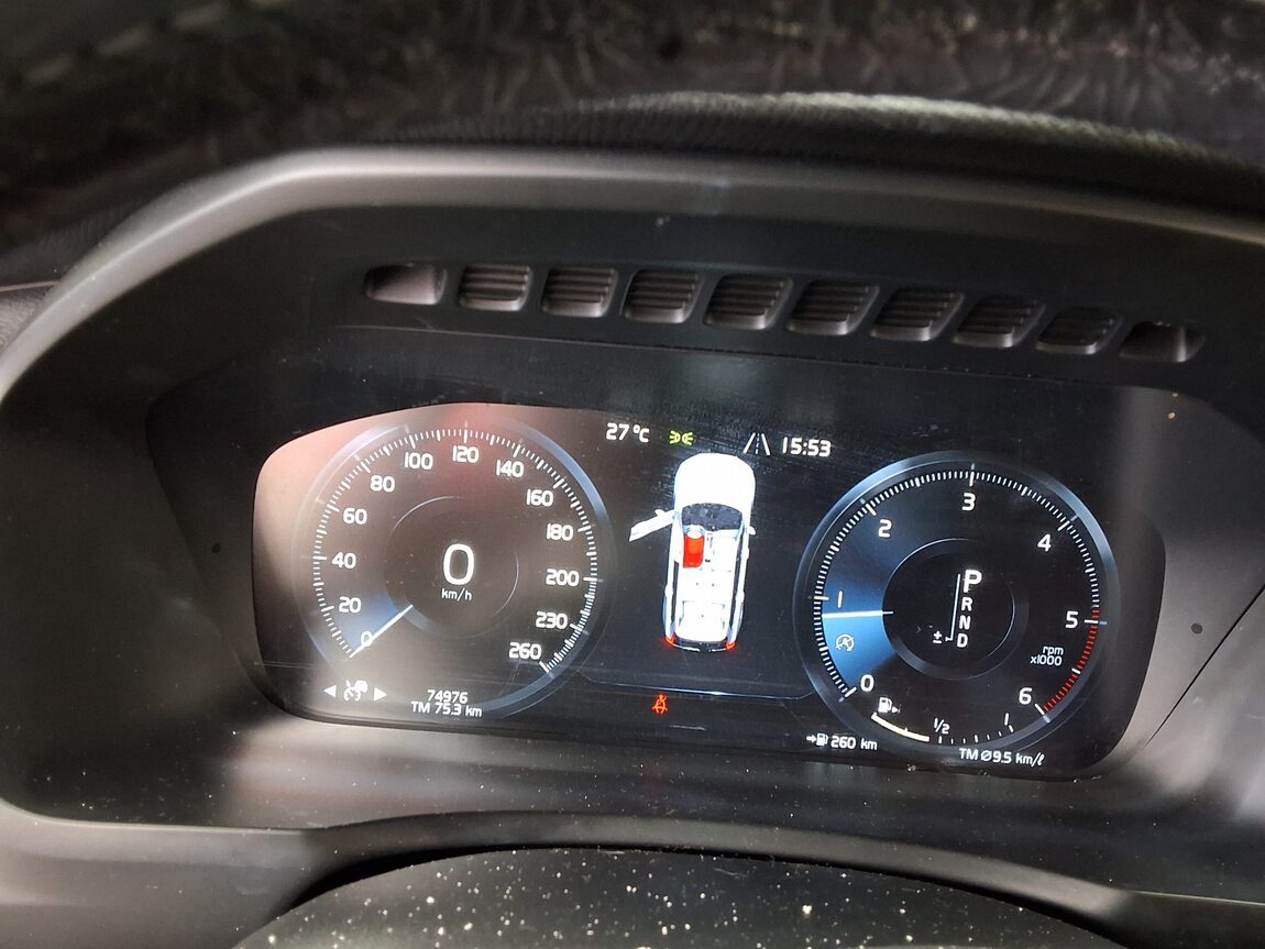 VOLVO XC90 (2ND GEN) D5 AWD MOMENTUM 2017 - zdjęcie 10