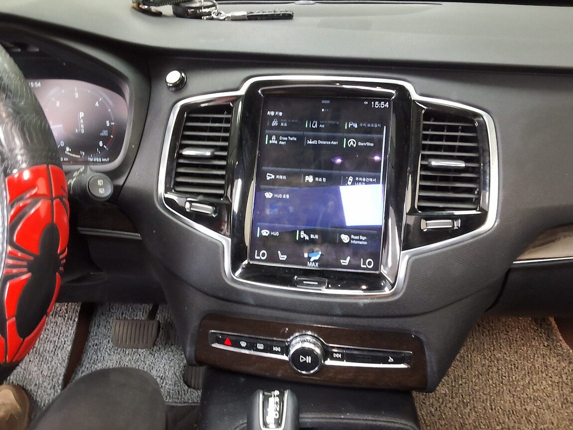 VOLVO XC90 (2ND GEN) D5 AWD MOMENTUM 2017 - zdjęcie 24