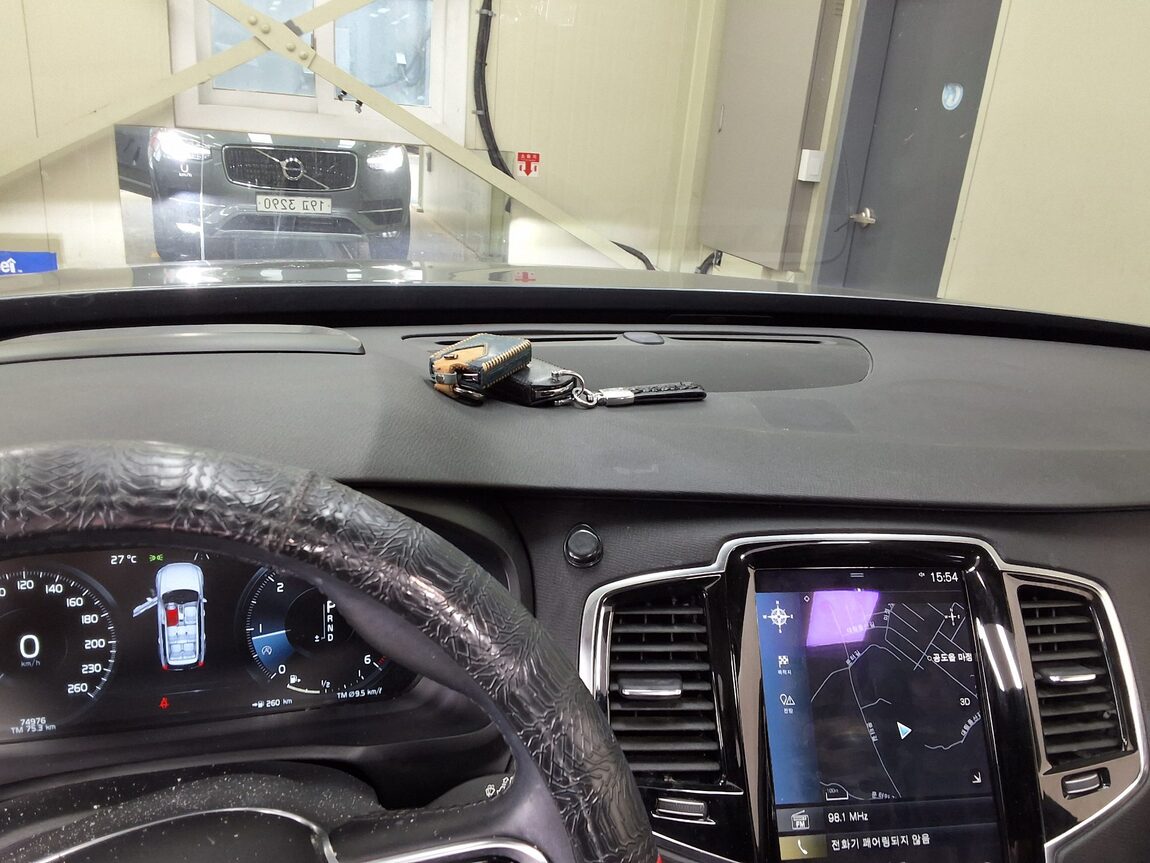 VOLVO XC90 (2ND GEN) D5 AWD MOMENTUM 2017 - zdjęcie 25