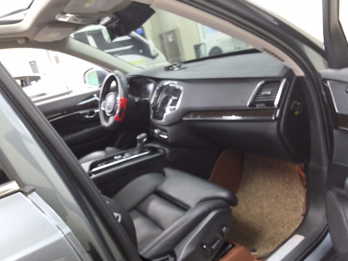 VOLVO XC90 (2ND GEN) D5 AWD MOMENTUM 2017 - zdjęcie 15